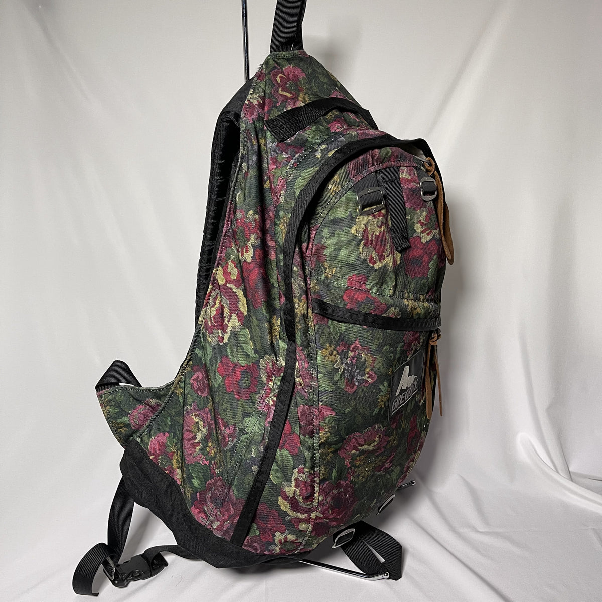 Gregory Daypack 26L - Garden Tapestry 紅綠花紅花pattern 背囊