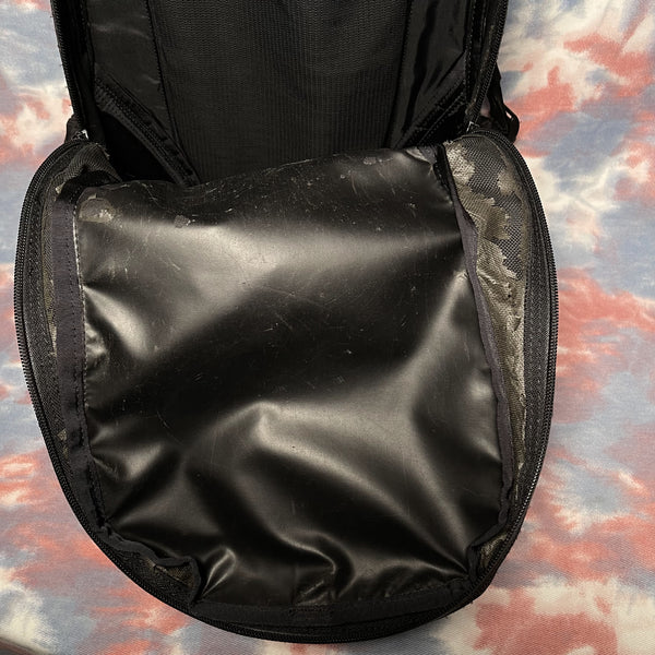 Arc'teryx Arro 22 Backpack - Black x orange logo 黑色背囊(橙色logo)